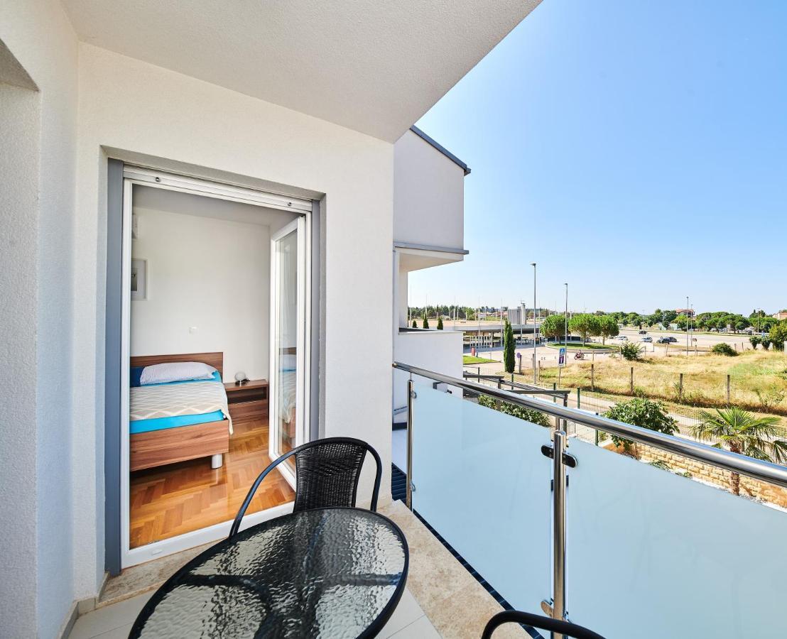 Ferienwohnung Sommer Новиград Экстерьер фото