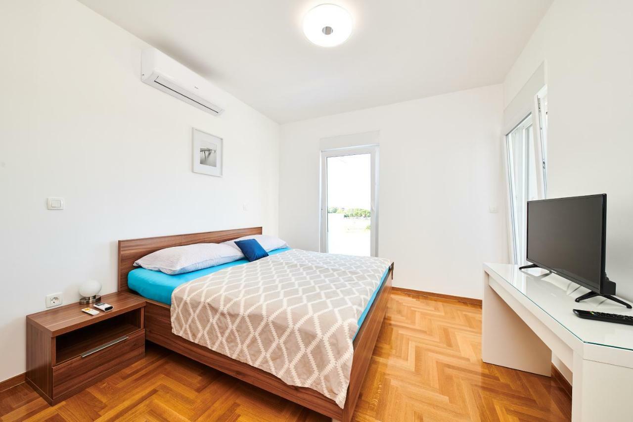 Ferienwohnung Sommer Новиград Экстерьер фото